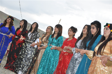 Yüksekova'da 23-24 Temmuz 2011 tarihlerinde evlenen bazı çiftleri sizler için sayfamıza taşıdık. Yüksekova Güncel Ailesi olarak tüm çiftlerimize mutluluklar diliyoruz...