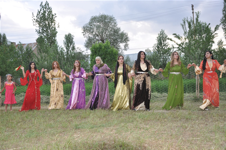 Yüksekova'da 23-24 Temmuz 2011 tarihlerinde evlenen bazı çiftleri sizler için sayfamıza taşıdık. Yüksekova Güncel Ailesi olarak tüm çiftlerimize mutluluklar diliyoruz...