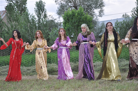 Yüksekova'da 23-24 Temmuz 2011 tarihlerinde evlenen bazı çiftleri sizler için sayfamıza taşıdık. Yüksekova Güncel Ailesi olarak tüm çiftlerimize mutluluklar diliyoruz...