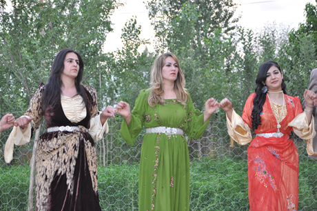 Yüksekova'da 23-24 Temmuz 2011 tarihlerinde evlenen bazı çiftleri sizler için sayfamıza taşıdık. Yüksekova Güncel Ailesi olarak tüm çiftlerimize mutluluklar diliyoruz...