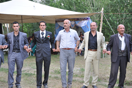 Yüksekova'da 23-24 Temmuz 2011 tarihlerinde evlenen bazı çiftleri sizler için sayfamıza taşıdık. Yüksekova Güncel Ailesi olarak tüm çiftlerimize mutluluklar diliyoruz...