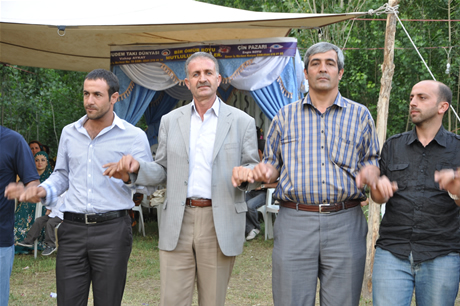 Yüksekova'da 23-24 Temmuz 2011 tarihlerinde evlenen bazı çiftleri sizler için sayfamıza taşıdık. Yüksekova Güncel Ailesi olarak tüm çiftlerimize mutluluklar diliyoruz...