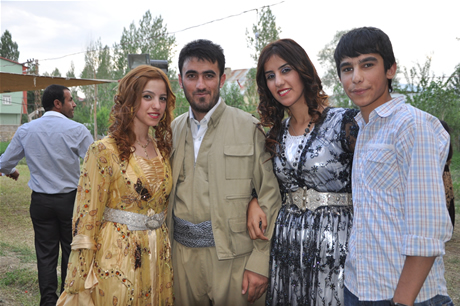 Yüksekova'da 23-24 Temmuz 2011 tarihlerinde evlenen bazı çiftleri sizler için sayfamıza taşıdık. Yüksekova Güncel Ailesi olarak tüm çiftlerimize mutluluklar diliyoruz...