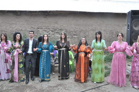 Yüksekova'da 23-24 Temmuz 2011 tarihlerinde evlenen bazı çiftleri sizler için sayfamıza taşıdık. Yüksekova Güncel Ailesi olarak tüm çiftlerimize mutluluklar diliyoruz...