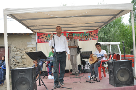 Yüksekova'da 23-24 Temmuz 2011 tarihlerinde evlenen bazı çiftleri sizler için sayfamıza taşıdık. Yüksekova Güncel Ailesi olarak tüm çiftlerimize mutluluklar diliyoruz...