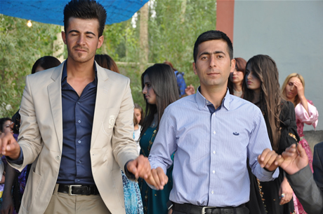 Yüksekova'da 23-24 Temmuz 2011 tarihlerinde evlenen bazı çiftleri sizler için sayfamıza taşıdık. Yüksekova Güncel Ailesi olarak tüm çiftlerimize mutluluklar diliyoruz...