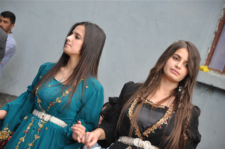 Yüksekova'da 23-24 Temmuz 2011 tarihlerinde evlenen bazı çiftleri sizler için sayfamıza taşıdık. Yüksekova Güncel Ailesi olarak tüm çiftlerimize mutluluklar diliyoruz...