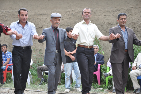 Yüksekova'da 23-24 Temmuz 2011 tarihlerinde evlenen bazı çiftleri sizler için sayfamıza taşıdık. Yüksekova Güncel Ailesi olarak tüm çiftlerimize mutluluklar diliyoruz...