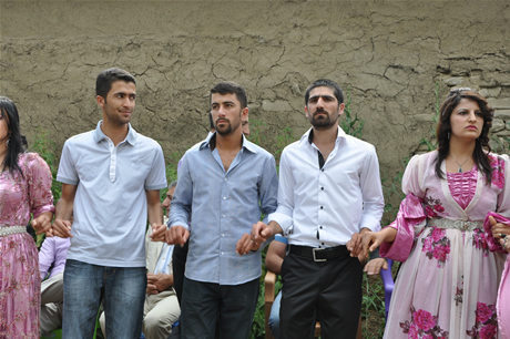 Yüksekova'da 23-24 Temmuz 2011 tarihlerinde evlenen bazı çiftleri sizler için sayfamıza taşıdık. Yüksekova Güncel Ailesi olarak tüm çiftlerimize mutluluklar diliyoruz...