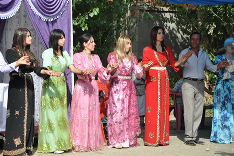 Yüksekova'da 23-24 Temmuz 2011 tarihlerinde evlenen bazı çiftleri sizler için sayfamıza taşıdık. Yüksekova Güncel Ailesi olarak tüm çiftlerimize mutluluklar diliyoruz...