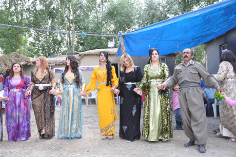 Yüksekova'da 23-24 Temmuz 2011 tarihlerinde evlenen bazı çiftleri sizler için sayfamıza taşıdık. Yüksekova Güncel Ailesi olarak tüm çiftlerimize mutluluklar diliyoruz...