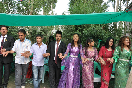 Yüksekova'da 23-24 Temmuz 2011 tarihlerinde evlenen bazı çiftleri sizler için sayfamıza taşıdık. Yüksekova Güncel Ailesi olarak tüm çiftlerimize mutluluklar diliyoruz...