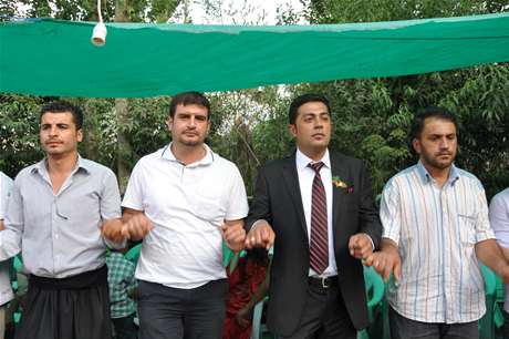 Yüksekova'da 23-24 Temmuz 2011 tarihlerinde evlenen bazı çiftleri sizler için sayfamıza taşıdık. Yüksekova Güncel Ailesi olarak tüm çiftlerimize mutluluklar diliyoruz...