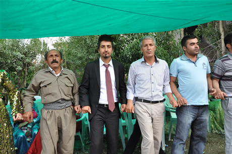 Yüksekova'da 23-24 Temmuz 2011 tarihlerinde evlenen bazı çiftleri sizler için sayfamıza taşıdık. Yüksekova Güncel Ailesi olarak tüm çiftlerimize mutluluklar diliyoruz...