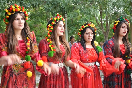 Yüksekova'da 23-24 Temmuz 2011 tarihlerinde evlenen bazı çiftleri sizler için sayfamıza taşıdık. Yüksekova Güncel Ailesi olarak tüm çiftlerimize mutluluklar diliyoruz...