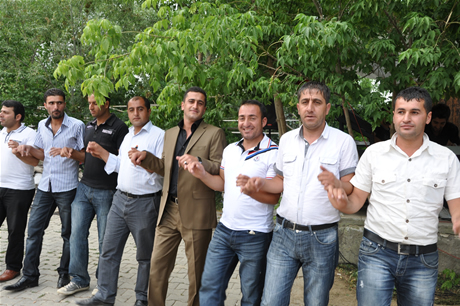 Yüksekova'da 23-24 Temmuz 2011 tarihlerinde evlenen bazı çiftleri sizler için sayfamıza taşıdık. Yüksekova Güncel Ailesi olarak tüm çiftlerimize mutluluklar diliyoruz...