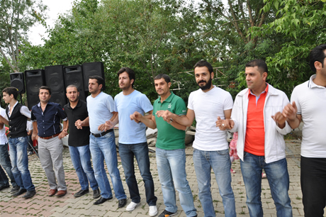 Yüksekova'da 23-24 Temmuz 2011 tarihlerinde evlenen bazı çiftleri sizler için sayfamıza taşıdık. Yüksekova Güncel Ailesi olarak tüm çiftlerimize mutluluklar diliyoruz...