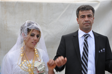 Yüksekova'da 23-24 Temmuz 2011 tarihlerinde evlenen bazı çiftleri sizler için sayfamıza taşıdık. Yüksekova Güncel Ailesi olarak tüm çiftlerimize mutluluklar diliyoruz...