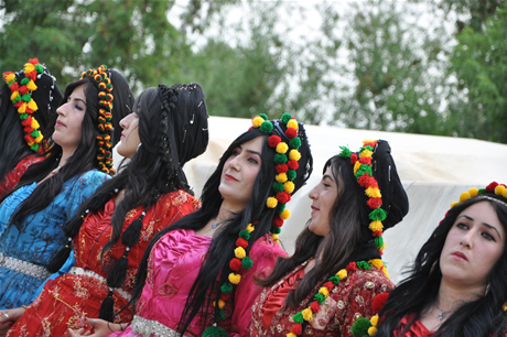 Yüksekova'da 23-24 Temmuz 2011 tarihlerinde evlenen bazı çiftleri sizler için sayfamıza taşıdık. Yüksekova Güncel Ailesi olarak tüm çiftlerimize mutluluklar diliyoruz...