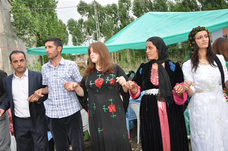 Yüksekova'da 23-24 Temmuz 2011 tarihlerinde evlenen bazı çiftleri sizler için sayfamıza taşıdık. Yüksekova Güncel Ailesi olarak tüm çiftlerimize mutluluklar diliyoruz...