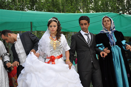 Yüksekova'da 23-24 Temmuz 2011 tarihlerinde evlenen bazı çiftleri sizler için sayfamıza taşıdık. Yüksekova Güncel Ailesi olarak tüm çiftlerimize mutluluklar diliyoruz...