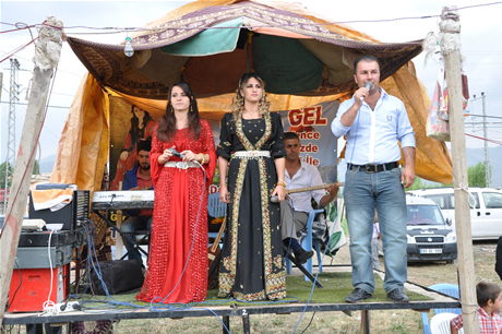 Yüksekova'da 23-24 Temmuz 2011 tarihlerinde evlenen bazı çiftleri sizler için sayfamıza taşıdık. Yüksekova Güncel Ailesi olarak tüm çiftlerimize mutluluklar diliyoruz...