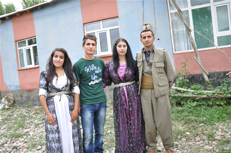 Yüksekova'da 23-24 Temmuz 2011 tarihlerinde evlenen bazı çiftleri sizler için sayfamıza taşıdık. Yüksekova Güncel Ailesi olarak tüm çiftlerimize mutluluklar diliyoruz...