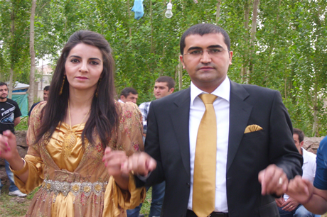 Yüksekova'da 23-24 Temmuz 2011 tarihlerinde evlenen bazı çiftleri sizler için sayfamıza taşıdık. Yüksekova Güncel Ailesi olarak tüm çiftlerimize mutluluklar diliyoruz...