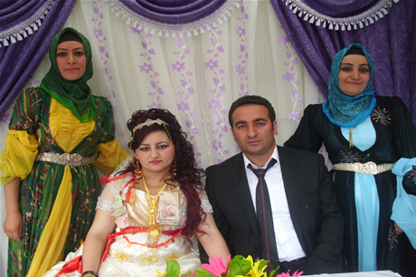 Yüksekova'da 23-24 Temmuz 2011 tarihlerinde evlenen bazı çiftleri sizler için sayfamıza taşıdık. Yüksekova Güncel Ailesi olarak tüm çiftlerimize mutluluklar diliyoruz...