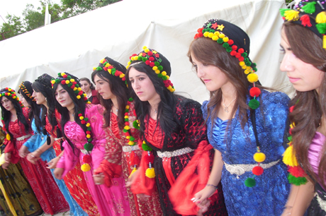 Yüksekova'da 23-24 Temmuz 2011 tarihlerinde evlenen bazı çiftleri sizler için sayfamıza taşıdık. Yüksekova Güncel Ailesi olarak tüm çiftlerimize mutluluklar diliyoruz...