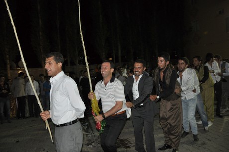 Yüksekova'da 23-24 Temmuz 2011 tarihlerinde evlenen bazı çiftleri sizler için sayfamıza taşıdık. Yüksekova Güncel Ailesi olarak tüm çiftlerimize mutluluklar diliyoruz...