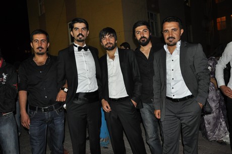 Yüksekova'da 23-24 Temmuz 2011 tarihlerinde evlenen bazı çiftleri sizler için sayfamıza taşıdık. Yüksekova Güncel Ailesi olarak tüm çiftlerimize mutluluklar diliyoruz...