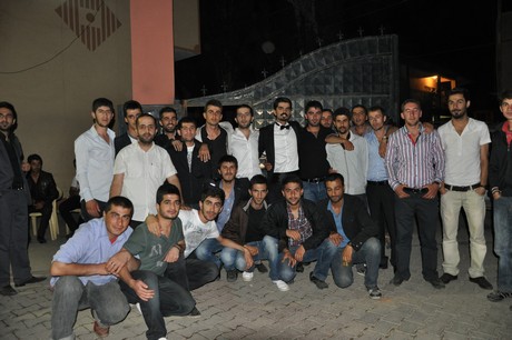 Yüksekova'da 23-24 Temmuz 2011 tarihlerinde evlenen bazı çiftleri sizler için sayfamıza taşıdık. Yüksekova Güncel Ailesi olarak tüm çiftlerimize mutluluklar diliyoruz...