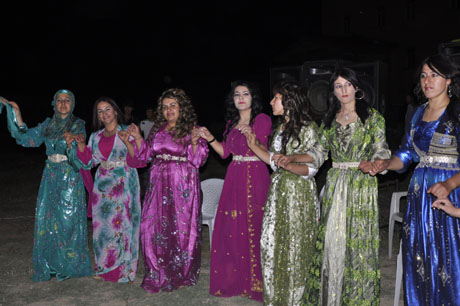 Yüksekova'da 23-24 Temmuz 2011 tarihlerinde evlenen bazı çiftleri sizler için sayfamıza taşıdık. Yüksekova Güncel Ailesi olarak tüm çiftlerimize mutluluklar diliyoruz...