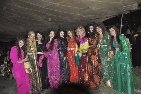 Yüksekova'da 23-24 Temmuz 2011 tarihlerinde evlenen bazı çiftleri sizler için sayfamıza taşıdık. Yüksekova Güncel Ailesi olarak tüm çiftlerimize mutluluklar diliyoruz...