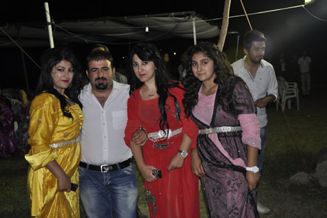 Yüksekova'da 23-24 Temmuz 2011 tarihlerinde evlenen bazı çiftleri sizler için sayfamıza taşıdık. Yüksekova Güncel Ailesi olarak tüm çiftlerimize mutluluklar diliyoruz...