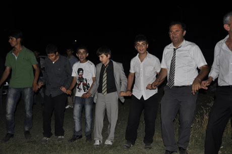 Yüksekova'da 23-24 Temmuz 2011 tarihlerinde evlenen bazı çiftleri sizler için sayfamıza taşıdık. Yüksekova Güncel Ailesi olarak tüm çiftlerimize mutluluklar diliyoruz...