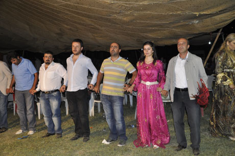 Yüksekova'da 23-24 Temmuz 2011 tarihlerinde evlenen bazı çiftleri sizler için sayfamıza taşıdık. Yüksekova Güncel Ailesi olarak tüm çiftlerimize mutluluklar diliyoruz...