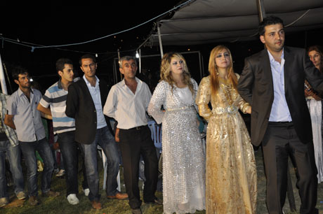 Yüksekova'da 23-24 Temmuz 2011 tarihlerinde evlenen bazı çiftleri sizler için sayfamıza taşıdık. Yüksekova Güncel Ailesi olarak tüm çiftlerimize mutluluklar diliyoruz...