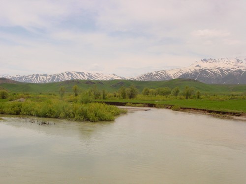 Yüksekova Ovasından Doyumsuz Manzaralar