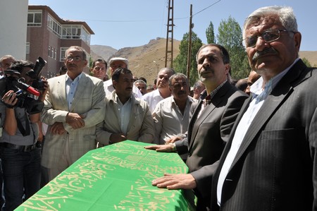 Mustafa Zeydan binlerce kişi tarafından toprağa verildi.