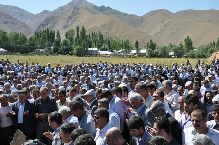 Mustafa Zeydan binlerce kişi tarafından toprağa verildi.