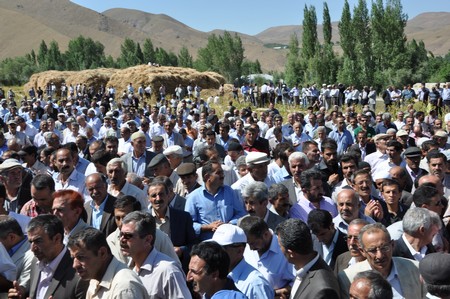 Mustafa Zeydan binlerce kişi tarafından toprağa verildi.