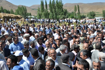 Mustafa Zeydan binlerce kişi tarafından toprağa verildi.