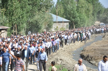 Mustafa Zeydan binlerce kişi tarafından toprağa verildi.