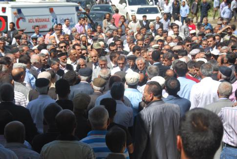 Mustafa Zeydan binlerce kişi tarafından toprağa verildi.