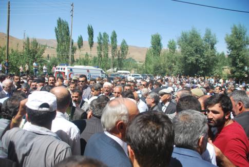 Mustafa Zeydan binlerce kişi tarafından toprağa verildi.