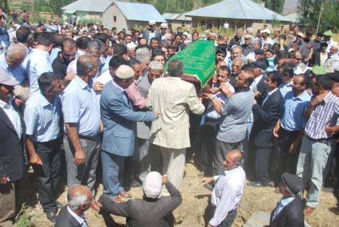 Mustafa Zeydan binlerce kişi tarafından toprağa verildi.