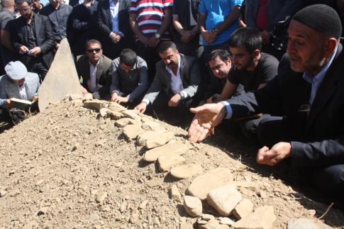 Mustafa Zeydan binlerce kişi tarafından toprağa verildi.