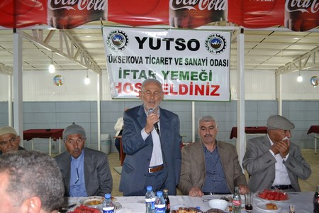 Yüksekova Ticaret ve Sanayi Odası Başkanlığı Yüksekovadaki esnaflara  bir iftar yemeği verdi.